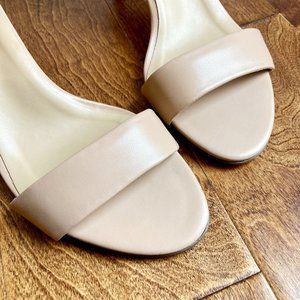 Like New! Naturalizer Vera Size 8 Barely Nude